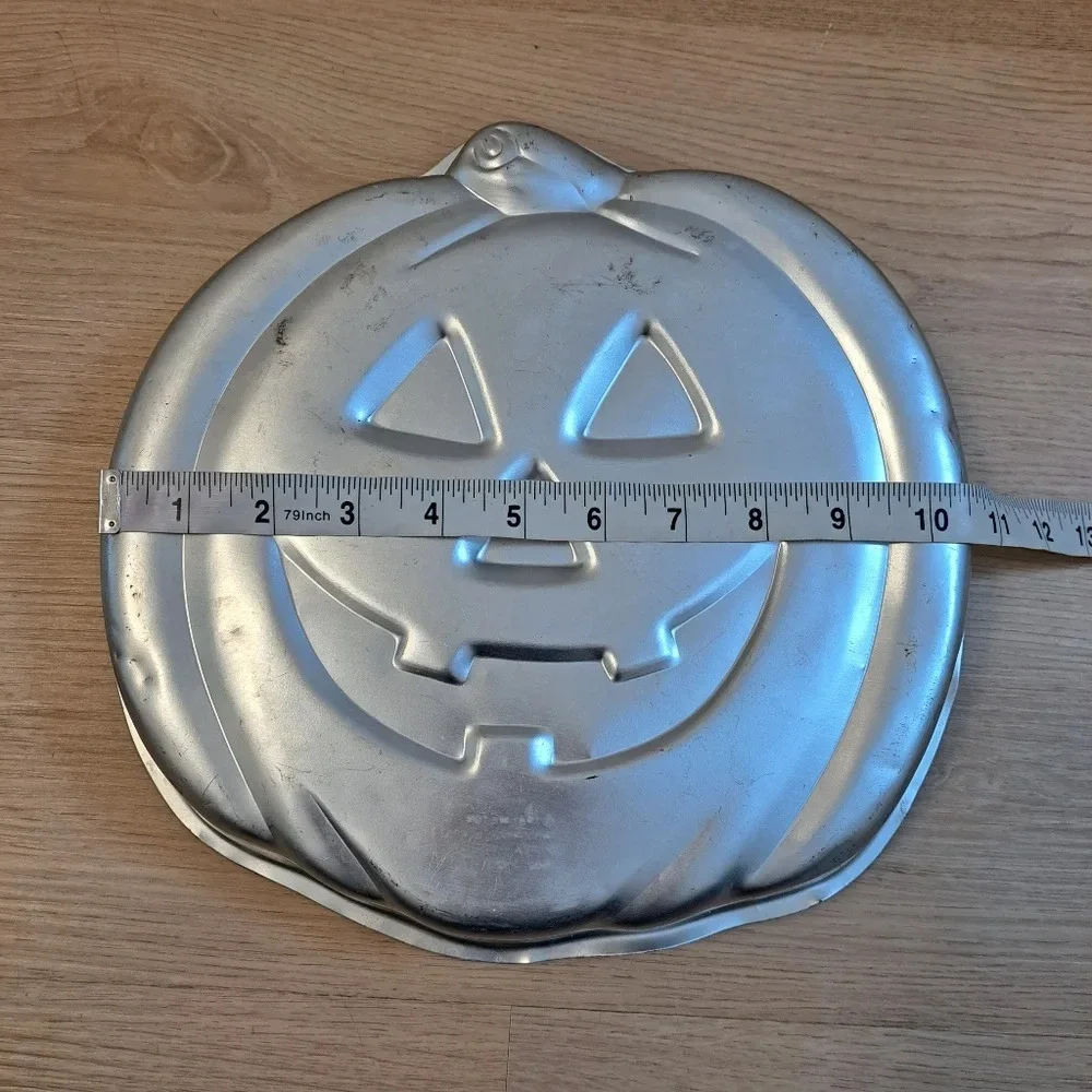 Wilton this pan